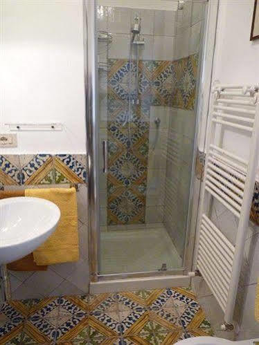 Il Glicine Sul Golfo Bed & Breakfast Mondello Exterior photo
